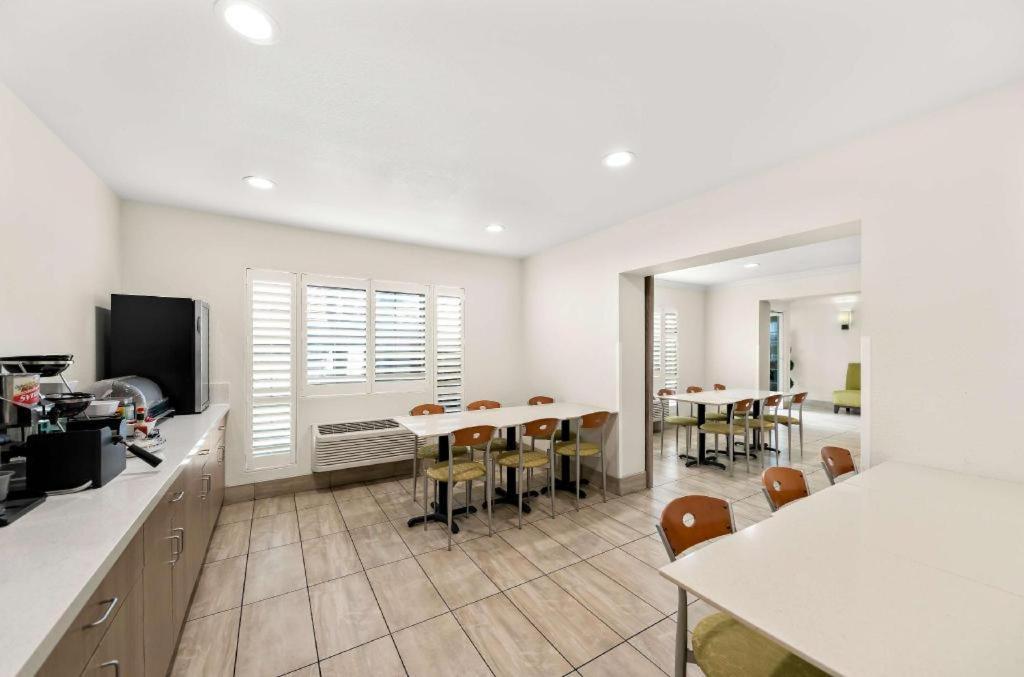 Best Western Executive Inn Los Banos Exteriör bild